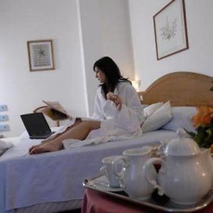 Camera con letto king size